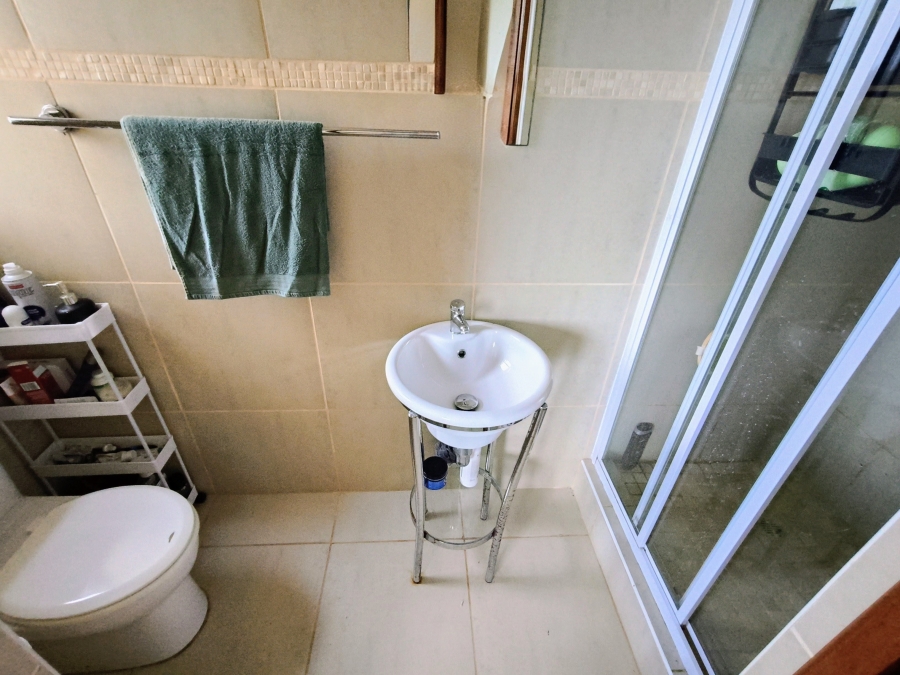 6 Bedroom Property for Sale in Paradise Beach Eastern Cape